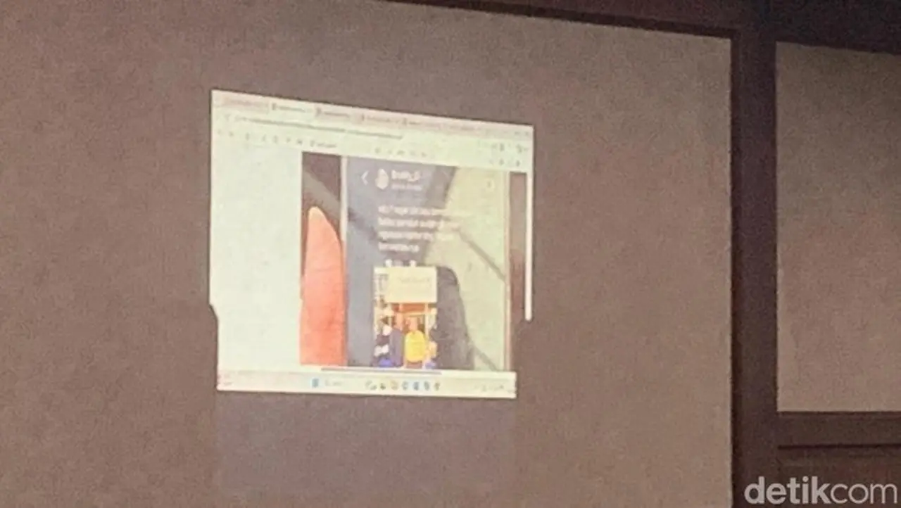 Jaksa Menampilkan Bukti Percakapan Melalui Dm Instagram Berisi Foto Eks Ketua Ma M Syarifuddin Dan Pesan 'anak Mu1 Dibidik Kpk' Di Sidang Perkara Migor. (mulia Budi/detikcom)