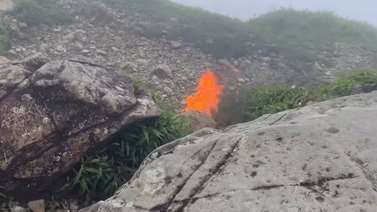 Dua Pendaki Nyaris Terkena Serpihan Pesawat ATR 42-500 yang Jatuh di Gunung Bulusarung