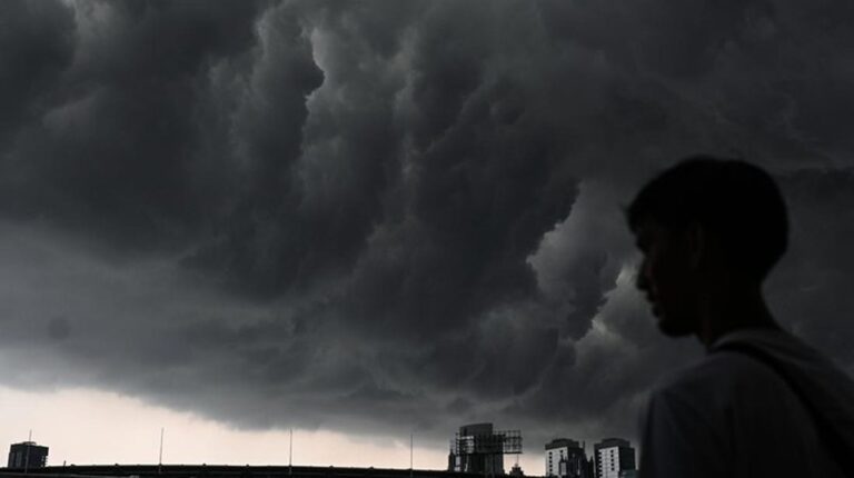 BPBD DKI Lanjutkan Modifikasi Cuaca hingga 22 Januari Antisipasi Hujan Lebat