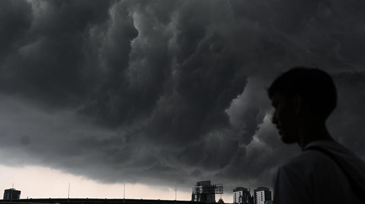 BPBD DKI Lanjutkan Modifikasi Cuaca hingga 22 Januari Antisipasi Hujan Lebat