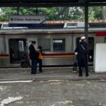 Penumpang KRL Pingsan di Stasiun Matraman Akibat Kelelahan, KAI Commuter Beri Imbauan