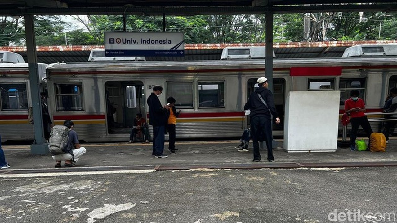 Penumpang KRL Pingsan di Stasiun Matraman Akibat Kelelahan, KAI Commuter Beri Imbauan