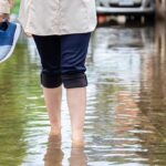 Demi Resepsi Pernikahan, Pengantin di Jakarta Barat Terjang Banjir Nyaris Setinggi Lutut