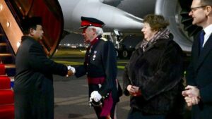 Prabowo Tiba di London, Siap Bertemu PM Starmer dan Raja Charles III