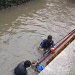 Motor Nyemplung ke Kali di Cileungsi Bogor Akibat Tali Gas Bermasalah, Pengendara Selamat