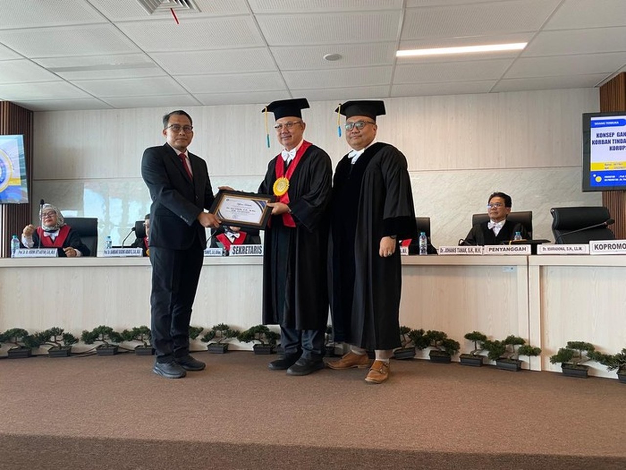 Ali Fikri Raih Doktor Ilmu Hukum, Disertasi Fokus Konsep Ganti Rugi Korban Korupsi