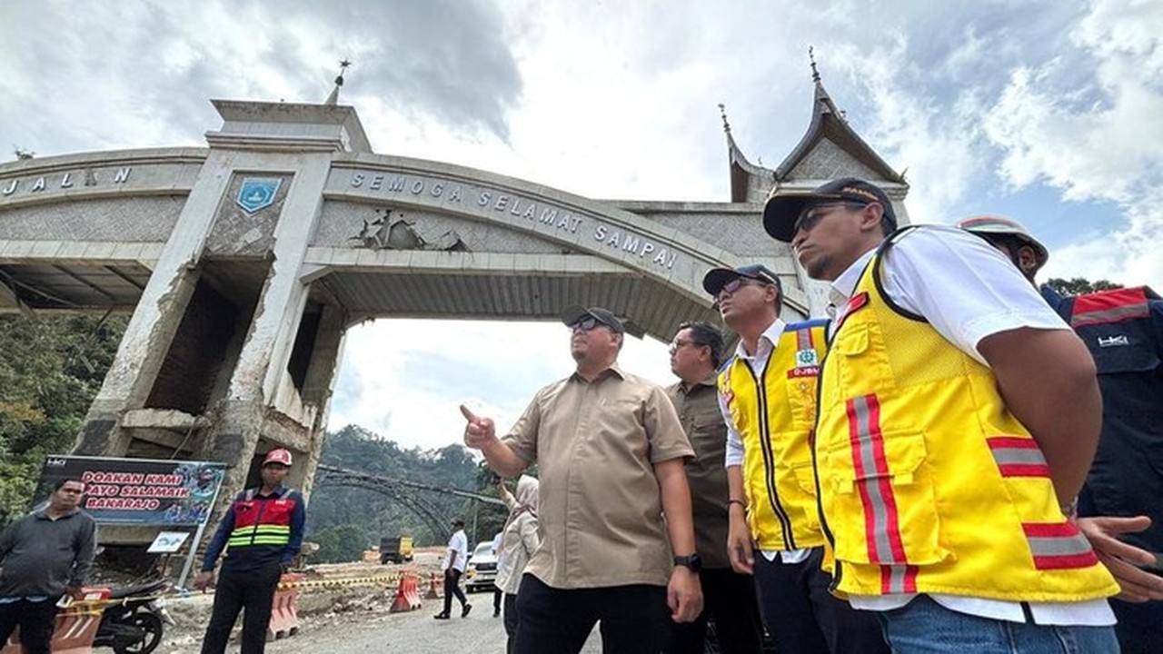 Andre Rosiade Pantau Perbaikan Jalan Lembah Anai, Target Tuntas Juli 2026