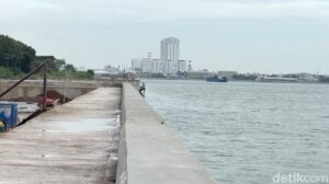 Pramono Anung Janjikan Tanggul Pantai Rampung, Ingat Pernyataan Ahok Soal Risiko Kebocoran