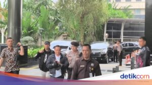 Bupati Pati Sudewo Tiba di KPK Usai Terjaring Operasi Tangkap Tangan