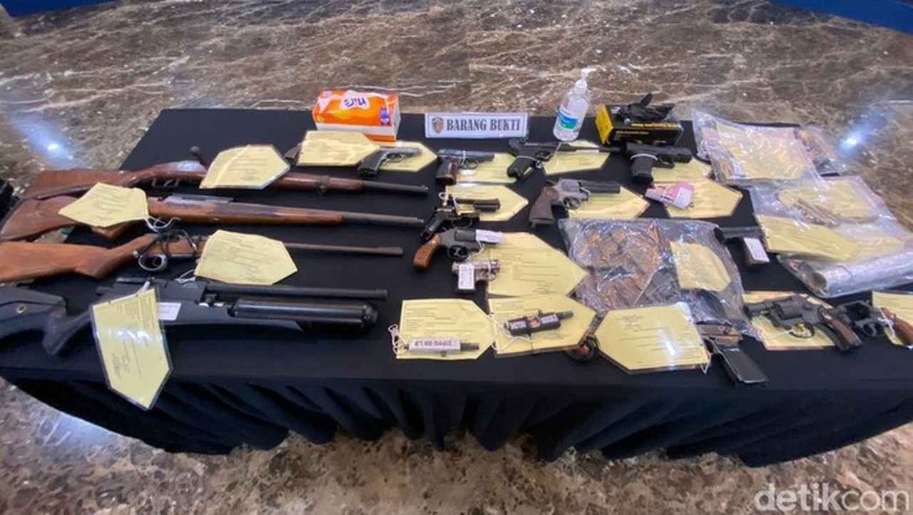 Gudang Senpi Rakitan Dibongkar di Sumedang, Polisi Sita Revolver dan Laras Panjang