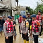 Tanggul Jebol di Bekasi: Brimob Polda Metro Jaya Bergerak Cepat Bantu Perbaikan Darurat
