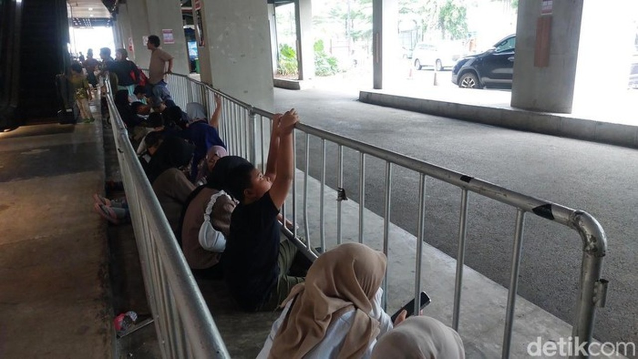 Antrean Panjang di Planetarium TIM, Warga Rela Datang Pagi Demi Tiket Sesi Terakhir