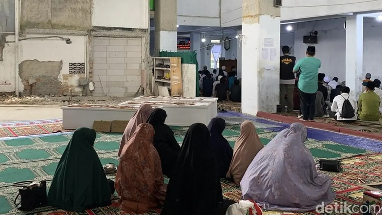 Tiga Jasad Sekeluarga Di Jakut Dimakamkan Hari Ini (mulia Budi/detikcom)