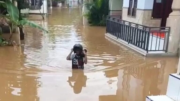 13 Desa di Pasuruan Terendam Banjir, Ribuan Keluarga Terdampak Luapan Sungai