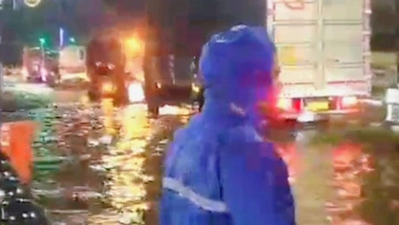 Banjir Landa 5 Kecamatan Situbondo, Jalur Pantura Tergenang dan Lalu Lintas Macet Parah