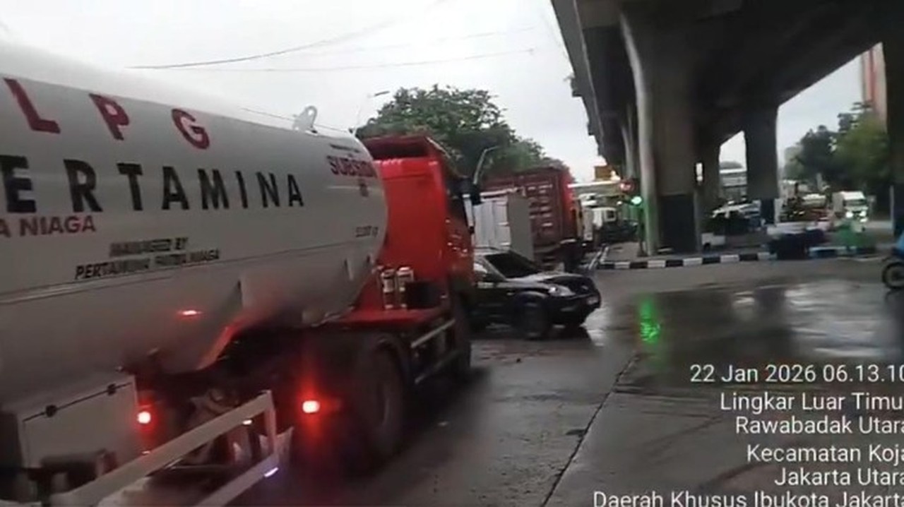 Gangguan Pintu Masuk Pelabuhan Priok Sebabkan Macet Panjang di Jalan Yos Sudarso Jakarta Utara