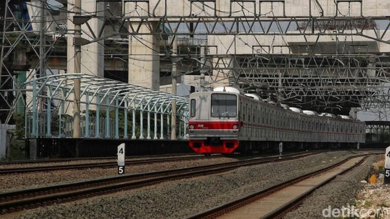 Wanita Berinisial A (18) Tewas Diduga Lompat ke Rel di Stasiun Gondangdia Wanita Berinisial A (18) Tewas Diduga Lompat ke Rel di Stasiun Gondangdia