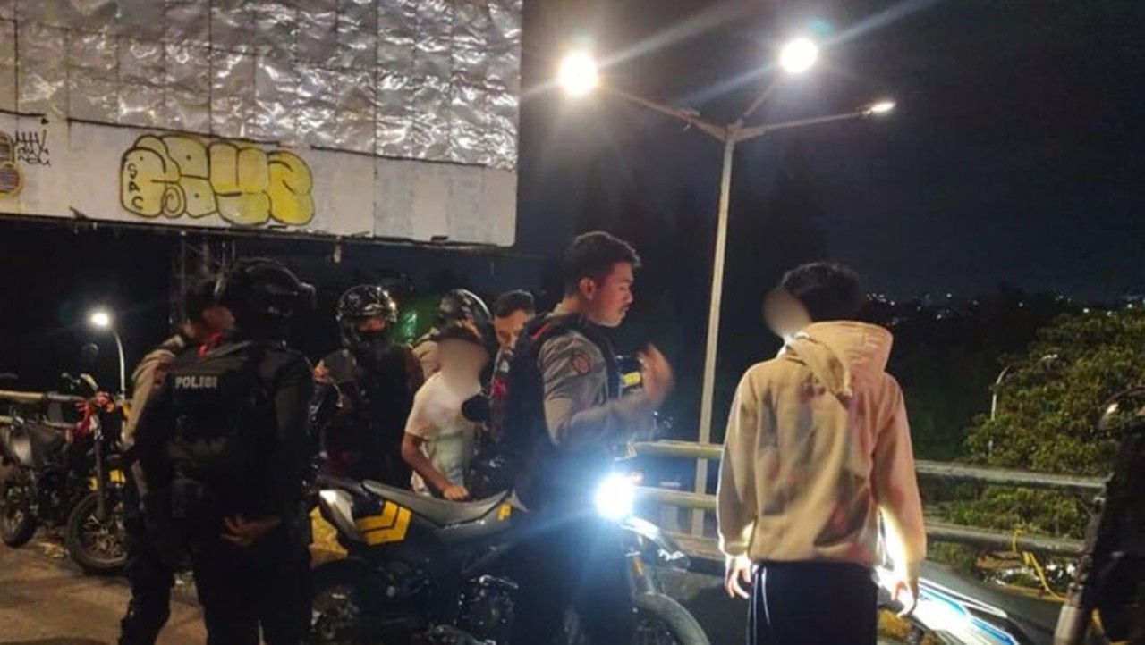 Brimob dan Polres Jaktim Gagalkan Rencana Tawuran di Kramat Jati, Sita Senjata Tajam