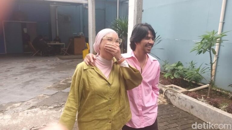Rahasia Harmonis 24 Tahun Pernikahan Ariyo Wahab dan Milasari Wardhani: Kematangan dan Kepercayaan Rahasia Harmonis 24 Tahun Pernikahan Ariyo Wahab dan Milasari Wardhani: Kematangan dan Kepercayaan
