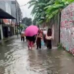 Banjir 30 Cm Kepung Permukiman Warga Kebon Jeruk Jakarta Barat Akibat Hujan Deras