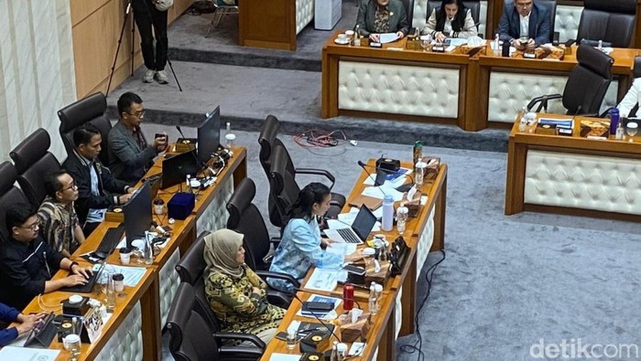 Rahayu Saraswati Pimpin Rapat Komisi VII DPR dengan Menteri Ekonomi Kreatif Bahas UU