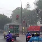 Gangguan Lampu Lalu Lintas Cengkareng Akibat Hujan Deras, Lalin Terpantau Ramai Lancar