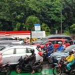 Hujan Deras Guyur Jakarta, Banjir Rendam Jalan DI Panjaitan Sebabkan Macet Parah