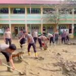 Polri Bersih-bersih SDN 1 Karang Baru Aceh Tamiang, Siswa Siap Kembali Belajar 5 Januari