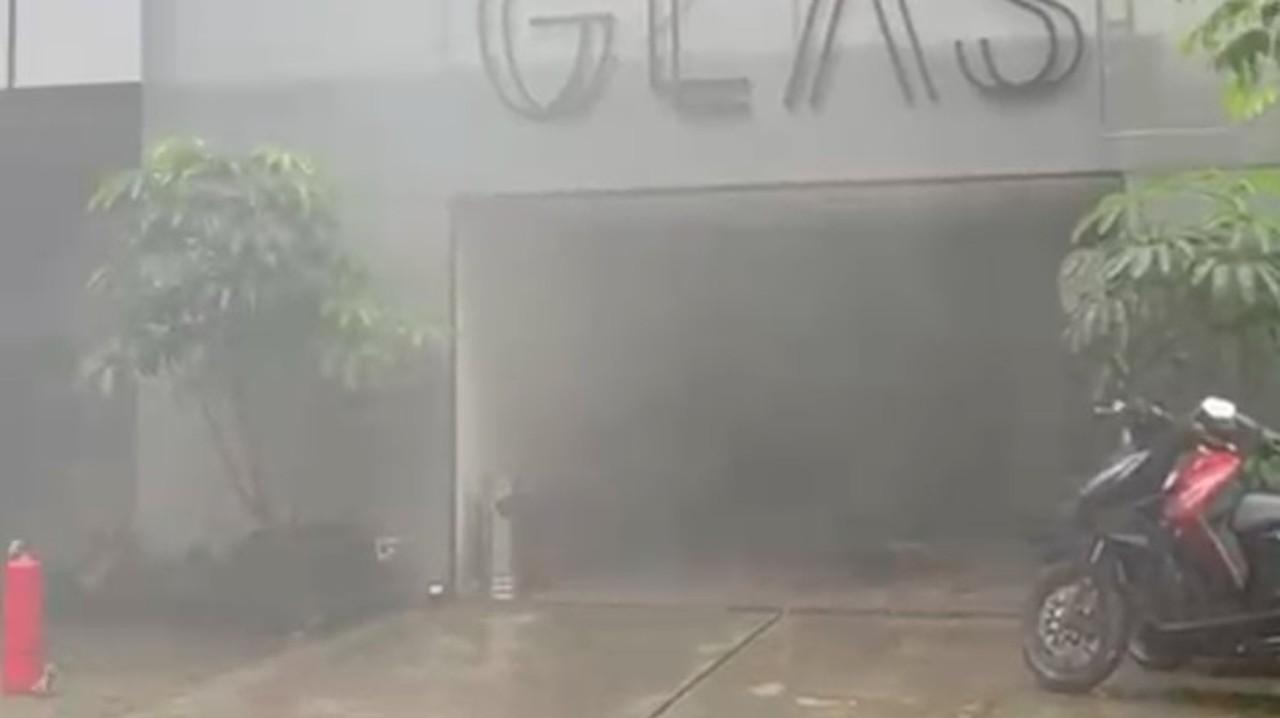 Rumah Sekaligus Kafe di Cempaka Putih Jakarta Pusat Dilalap Api, Penyebab Masih Misteri Rumah Sekaligus Kafe di Cempaka Putih Jakarta Pusat Dilalap Api, Penyebab Masih Misteri