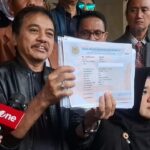Tiga Tersangka Ijazah Palsu Diperiksa, Roy Suryo Hadir Temani di Polda Metro Jaya