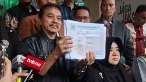 Tiga Tersangka Ijazah Palsu Diperiksa, Roy Suryo Hadir Temani di Polda Metro Jaya