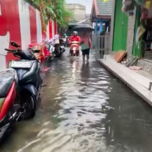 Banjir Duri Kepa Akibat Hujan Deras, Warga Minta Revitalisasi Drainase Segera Dilakukan