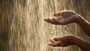 Jakarta Berpotensi Hujan Lebat Disertai Petir dan Angin Kencang Hingga Malam