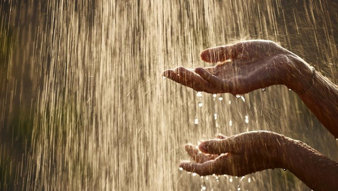 Jakarta Berpotensi Hujan Lebat Disertai Petir dan Angin Kencang Hingga Malam