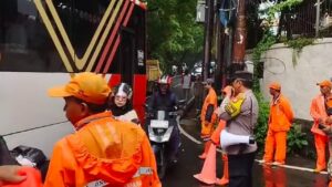 Jalan Kemang Utara IX Terendam Banjir 40 Cm, Arus Lalu Lintas Dialihkan ke Duren Tiga