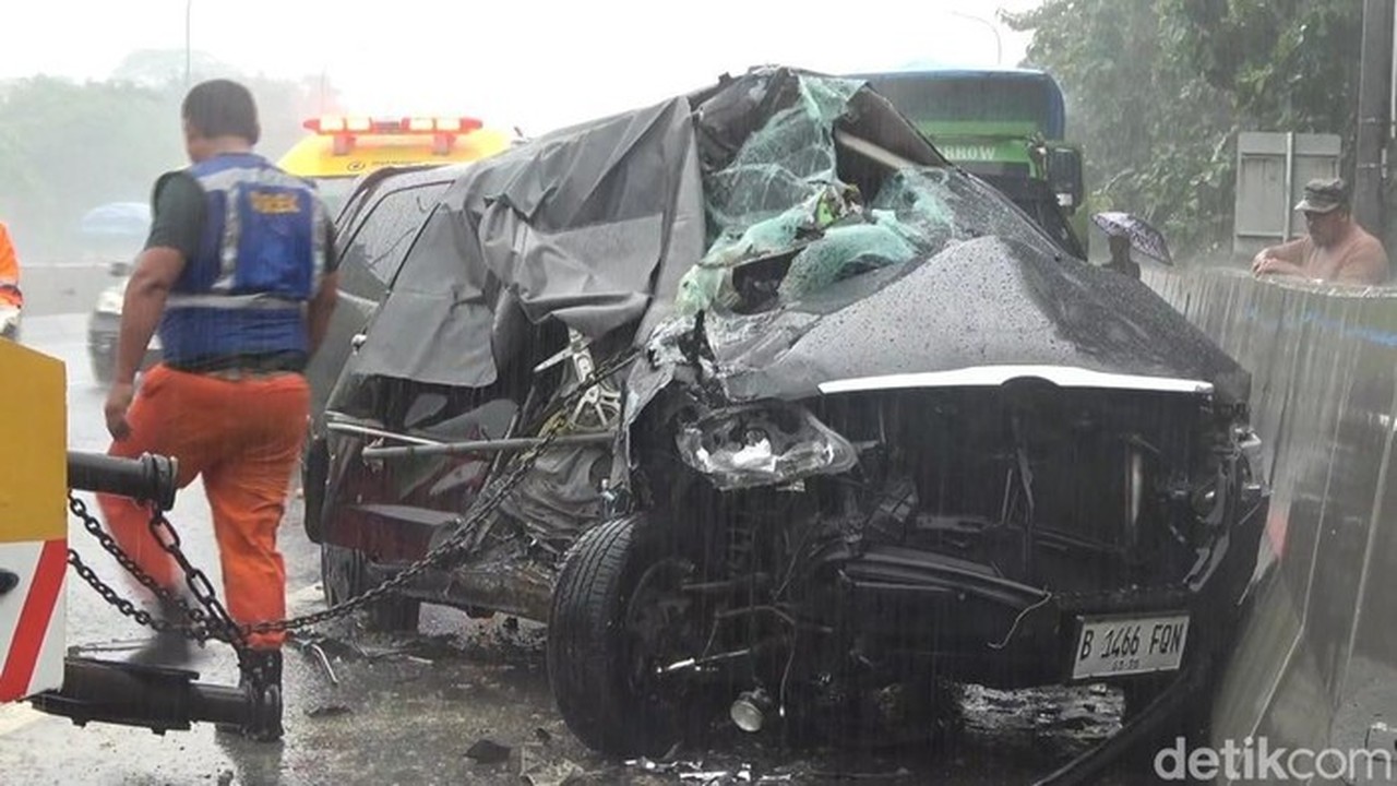 Kepala Bagian Kesra Pemkab Bekasi Meninggal dalam Kecelakaan Maut di Tol Cipularang KM 83