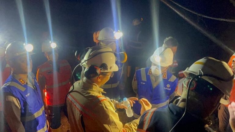 Kapolda Jabar Tinjau Tambang Emas Bogor Pasca-Insiden Maut 11 Penambang Kapolda Jabar Tinjau Tambang Emas Bogor Pasca-Insiden Maut 11 Penambang