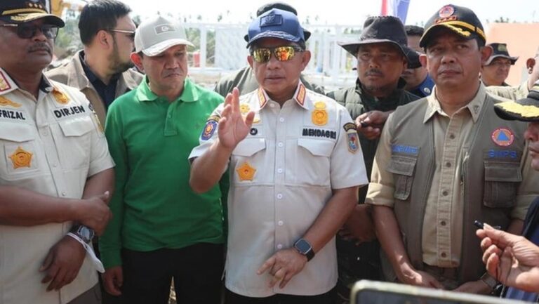 Mendagri Tito Karnavian Apresiasi Pembangunan 4.000 Huntara untuk Korban Bencana Aceh Utara Mendagri Tito Karnavian Apresiasi Pembangunan 4.000 Huntara untuk Korban Bencana Aceh Utara