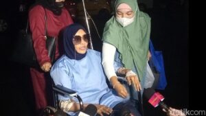 Doktif Penuhi Panggilan Polisi Pakai Kursi Roda, Akui Stres Memikirkan Richard Lee