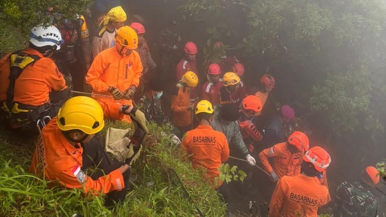 Lima Jenazah Korban Pesawat ATR Dievakuasi Udara Besok dari Gunung Bulusaraung