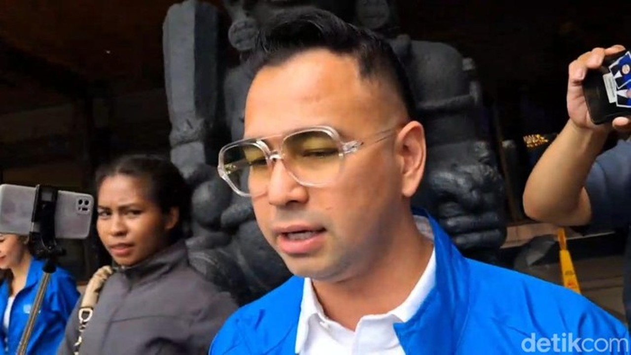 Helikopter yang Ditumpangi Raffi Ahmad Oleng di Bali Akibat Cuaca Buruk Helikopter yang Ditumpangi Raffi Ahmad Oleng di Bali Akibat Cuaca Buruk