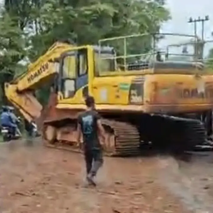 Ekskavator Lepas dari Trailer, Sebabkan Kecelakaan Beruntun 7 Kendaraan di Bogor
