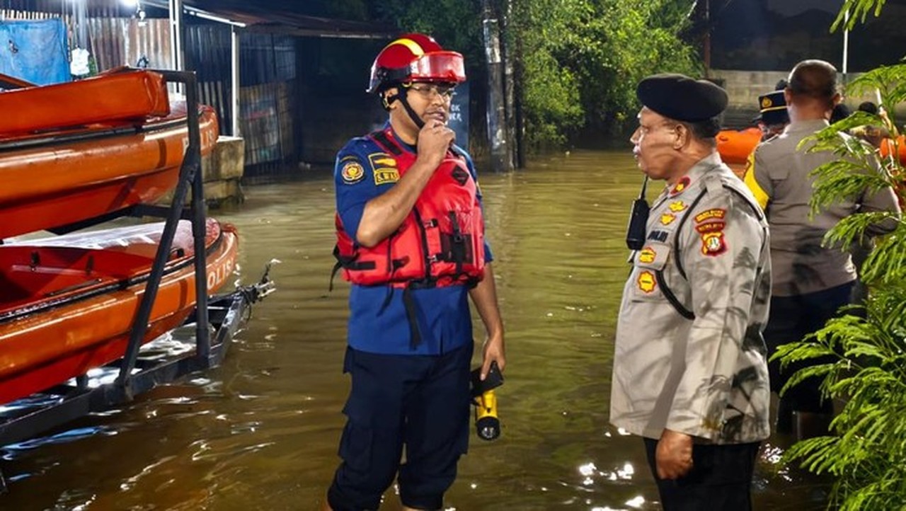 Puluhan Titik di Tangerang Terendam Banjir, Ketinggian Air Mencapai 1,2 Meter Akibat Hujan Deras
