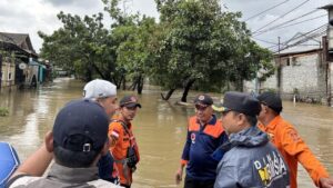 Banjir Kranji Bekasi Meluas, 80 Warga Terpaksa Mengungsi ke Tempat Aman