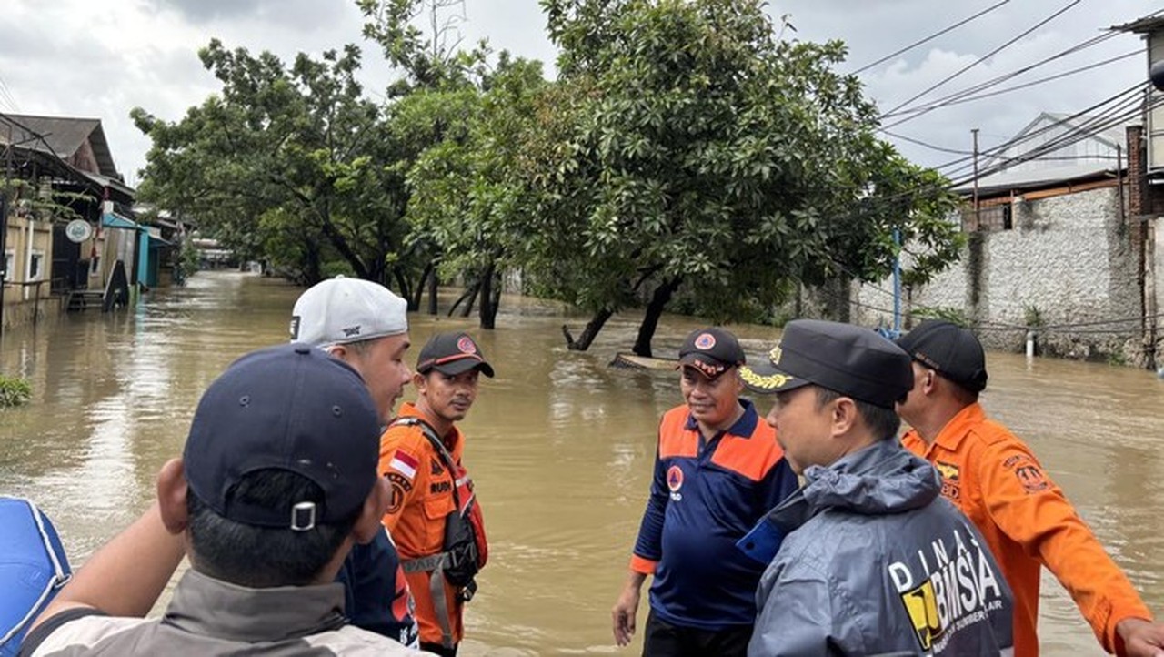 Banjir Kranji Bekasi Meluas, 80 Warga Terpaksa Mengungsi ke Tempat Aman