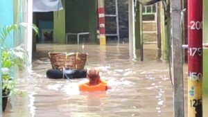 Banjir Kiriman Bogor Rendam Kebon Pala Jakarta Timur, Air Capai 130 Cm