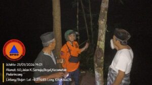 Sungai Cikalumpang Meluap, Jembatan Bambu Penghubung Desa di Serang Rusak Parah