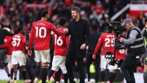 Michael Carrick Optimistis MU Bisa Jungkalkan Arsenal di Emirates Stadium