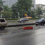 Jalan Gatot Subroto Arah Kuningan Berlubang, Pengendara Keluhkan Bahaya dan Minta Perbaikan Mendesak