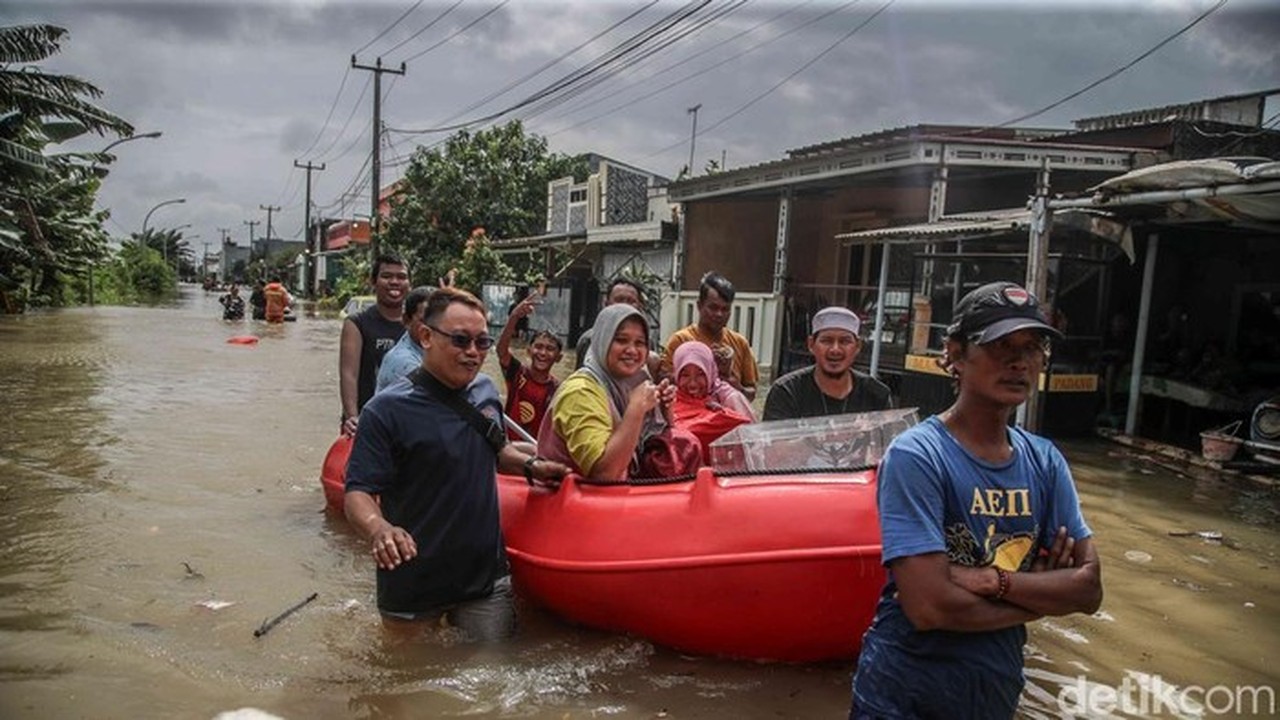 Ribuan Pengungsi Banjir Sukamekar Bekasi Butuh Perlengkapan Bayi dan Makanan Siap Saji Ribuan Pengungsi Banjir Sukamekar Bekasi Butuh Perlengkapan Bayi dan Makanan Siap Saji